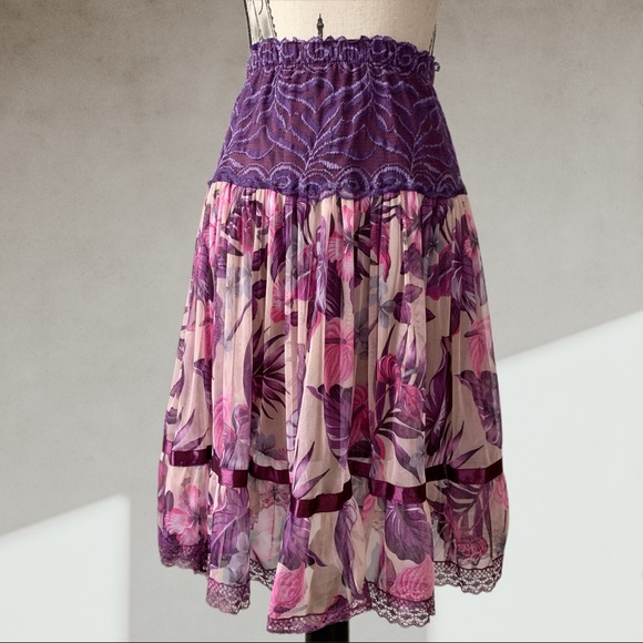 Lavender lace skirt SMALL - Picture 4 of 6